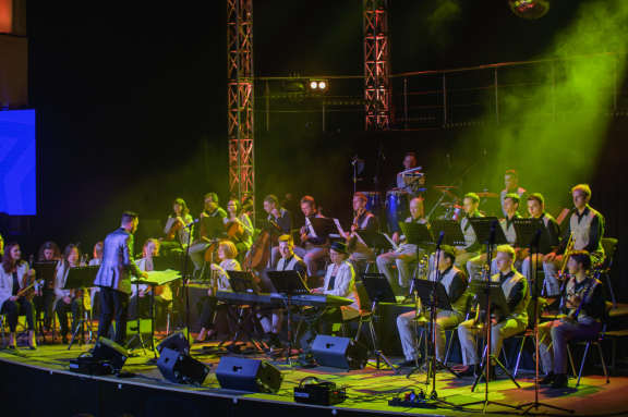 "&Ocy;&rcy;&kcy;&iecy;&scy;&tcy;&rcy; &Pcy;&ocy;&lcy;&yacy; &Mcy;&ocy;&rcy;&icy;&acy; - &Zcy;&ocy;&lcy;&ocy;&tcy;&acy;&yacy; &kcy;&ocy;&lcy;&lcy;&iecy;&kcy;&tscy;&icy;&yacy; &icy;&zcy; &rcy;&iecy;&pcy;&iecy;&rcy;&tcy;&ucy;&acy;&rcy;&acy;"