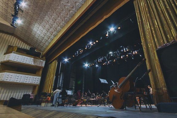 &Ecy;&kcy;&scy;&kcy;&ucy;&rcy;&scy;&icy;&yacy; &scy; &ocy;&rcy;&kcy;&iecy;&scy;&tcy;&rcy;&ocy;&mcy;