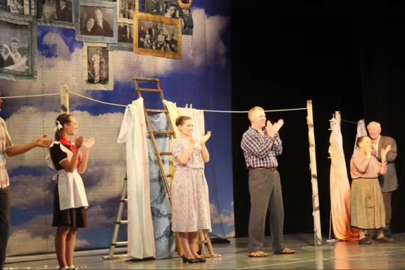 Спектакль «Любовь и голуби»‎