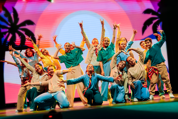 &Pcy;&rcy;&acy;&zcy;&dcy;&ncy;&icy;&chcy;&ncy;&ycy;&jcy; &kcy;&ocy;&ncy;&tscy;&iecy;&rcy;&tcy; "&Tcy;&acy;&ncy;&tscy;&ucy;&jcy; &pcy;&ocy;&kcy;&acy; &mcy;&ocy;&lcy;&ocy;&dcy;&ocy;&jcy;&excl;"