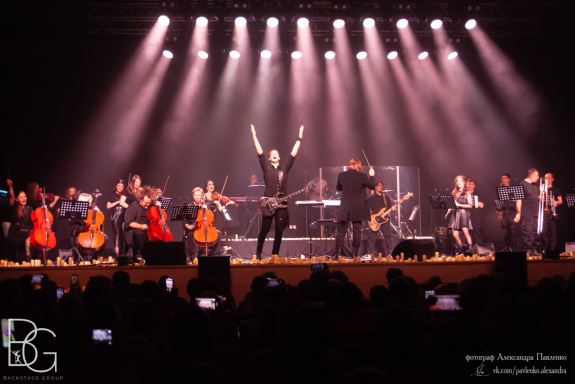 &Scy;&icy;&mcy;&fcy;&ocy;&ncy;&icy;&yacy; &Rcy;&acy;&mcy;&mcy;&shcy;&tcy;&acy;&jcy;&ncy; &pcy;&rcy;&icy; 10 000 &scy;&vcy;&iecy;&chcy;&acy;&khcy;