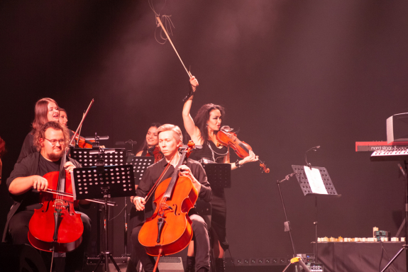 &Scy;&icy;&mcy;&fcy;&ocy;&ncy;&icy;&yacy; &Rcy;&acy;&mcy;&mcy;&shcy;&tcy;&acy;&jcy;&ncy; &pcy;&rcy;&icy; 10 000 &scy;&vcy;&iecy;&chcy;&acy;&khcy;